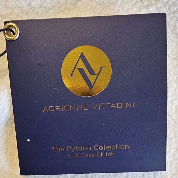 Hard case Clutch/crossbody hand bag. Stylish great for a date dinner or brunch! - Picture 4 of 5